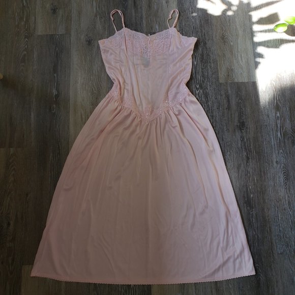 Cara pink robe and matching dressing gown - Picture 7 of 16